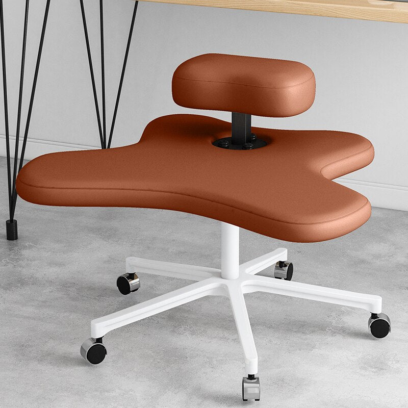 The Soul Seat: An Office Chair That Allows You to Sit Crosslegged